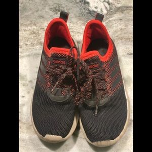 Boy’s size 3 Adidas sneakers 👟